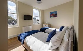 Apartment 5, Isabella House, Aparthotel, By Rentmyhouse